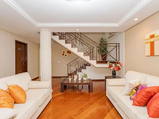 Casa com 300m² 3 quartos e 5 banheiros, à venda, no bairro Santo Inácio em Curitiba