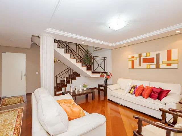 Casa com 300m² 3 quartos e 5 banheiros, à venda, no bairro Santo Inácio em Curitiba