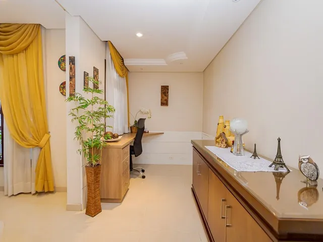 Casa com 300m² 3 quartos e 5 banheiros, à venda, no bairro Santo Inácio em Curitiba
