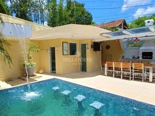 Casa com 1226m² 4 quartos e 2 banheiros, à venda, no bairro Itaipava em Petrópolis