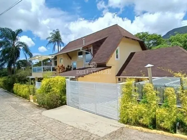 Casa com 1226m² 4 quartos e 2 banheiros, à venda, no bairro Itaipava em Petrópolis