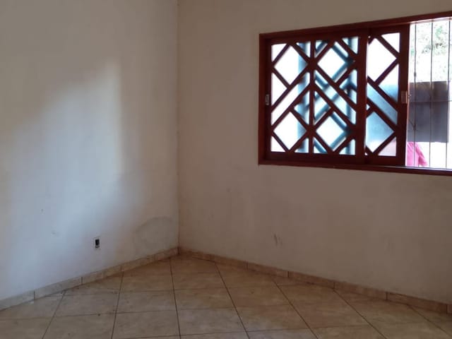 Casa 4 quartos e 1 banheiro, para alugar, no bairro Sol Nascente em Cataguases