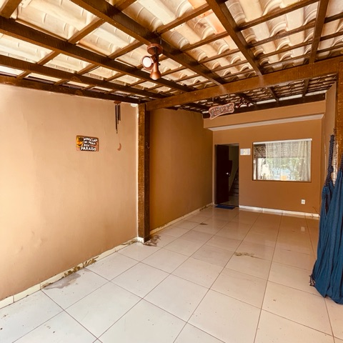 Casa 2 quartos e 1 banheiro, à venda, no bairro Parque Burle em Cabo Frio