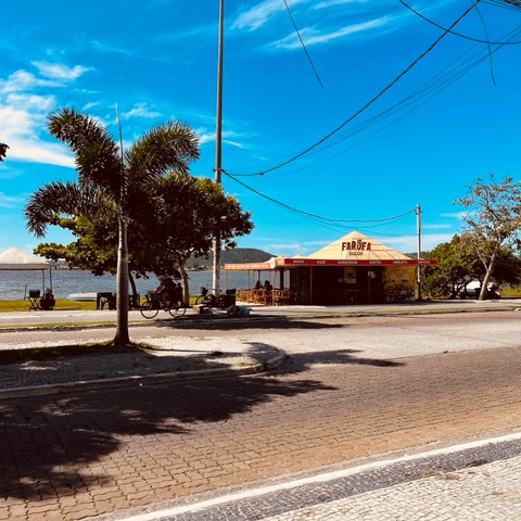 Casa 2 quartos e 1 banheiro, à venda, no bairro Parque Burle em Cabo Frio