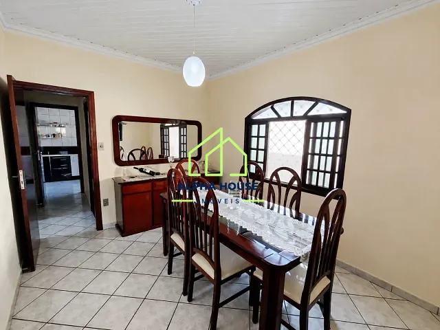 Casa com 300m² 3 quartos e 1 banheiro, à venda, no bairro Jardim Rezende em Pindamonhangaba