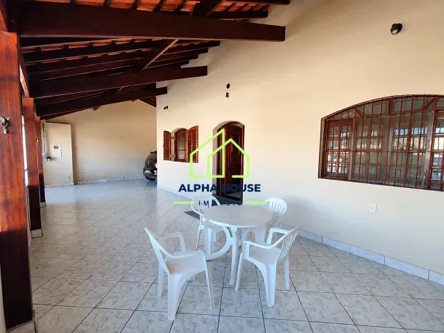 Casa com 300m² 3 quartos e 1 banheiro, à venda, no bairro Jardim Rezende em Pindamonhangaba
