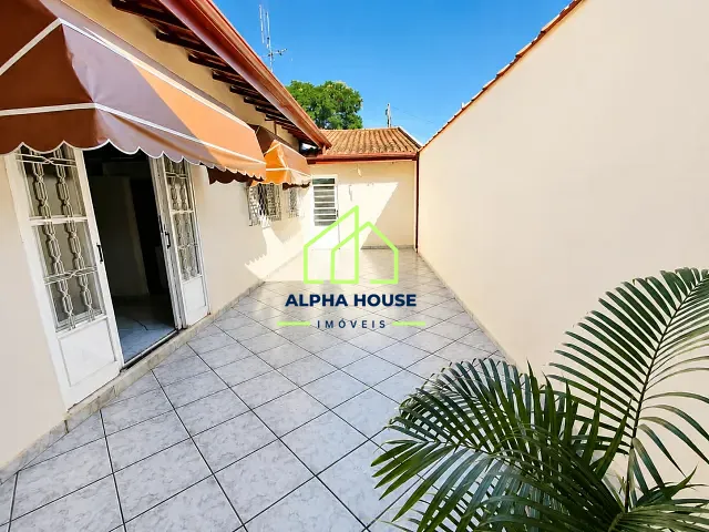 Casa com 300m² 3 quartos e 1 banheiro, à venda, no bairro Jardim Rezende em Pindamonhangaba