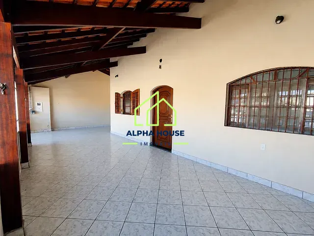 Casa com 300m² 3 quartos e 1 banheiro, à venda, no bairro Jardim Rezende em Pindamonhangaba