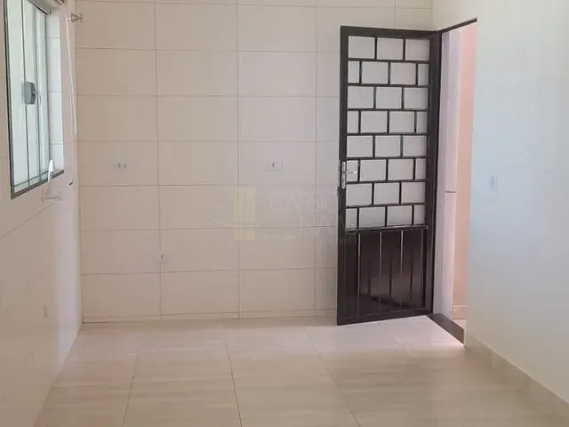 Casa com 150m² 2 quartos e 1 banheiro, à venda, no bairro Residencial Veneza em Apucarana