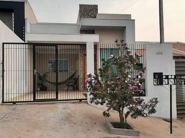Casa com 150m² 2 quartos e 1 banheiro, à venda, no bairro Residencial Veneza em Apucarana
