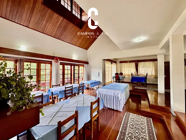 Casa com 2560m² 7 quartos e 8 banheiros, à venda, no bairro Vila Matilde em Campos Do Jordão