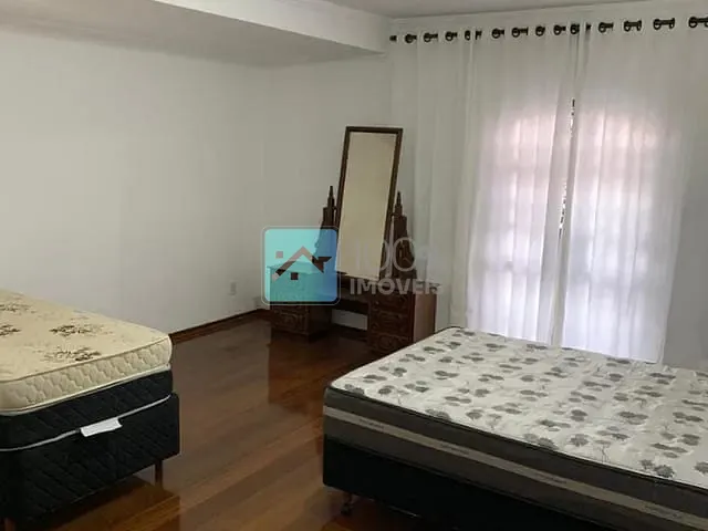 Casa com 300m² 3 quartos e 4 banheiros, à venda, no bairro Parque Industrial em São José dos Campos