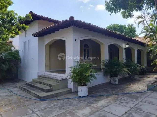 Casa com 5773m² 5 quartos e 6 banheiros, à venda, no bairro Centro em Altos