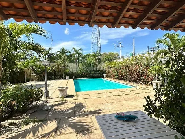 Casa com 5773m² 5 quartos e 6 banheiros, à venda, no bairro Centro em Altos
