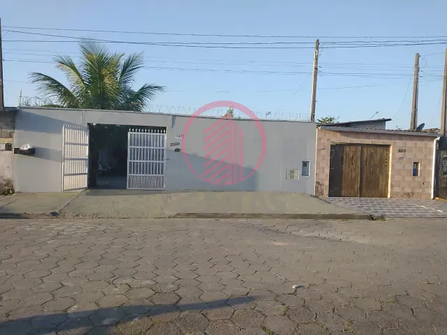 Casa com 250m² 3 quartos e 1 banheiro, à venda, no bairro Jardim Magalhães em Itanhaém