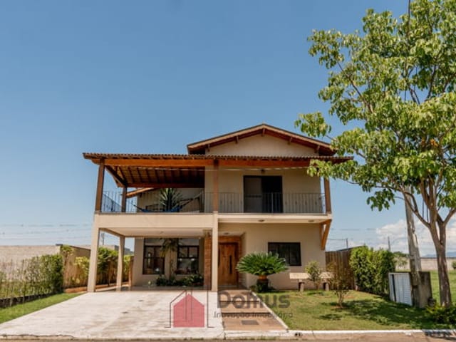 Casa com 420m², à venda, no bairro Mombaça em Pindamonhangaba