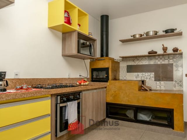 Casa com 420m², à venda, no bairro Mombaça em Pindamonhangaba