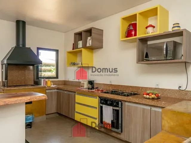 Casa com 420m², à venda, no bairro Mombaça em Pindamonhangaba