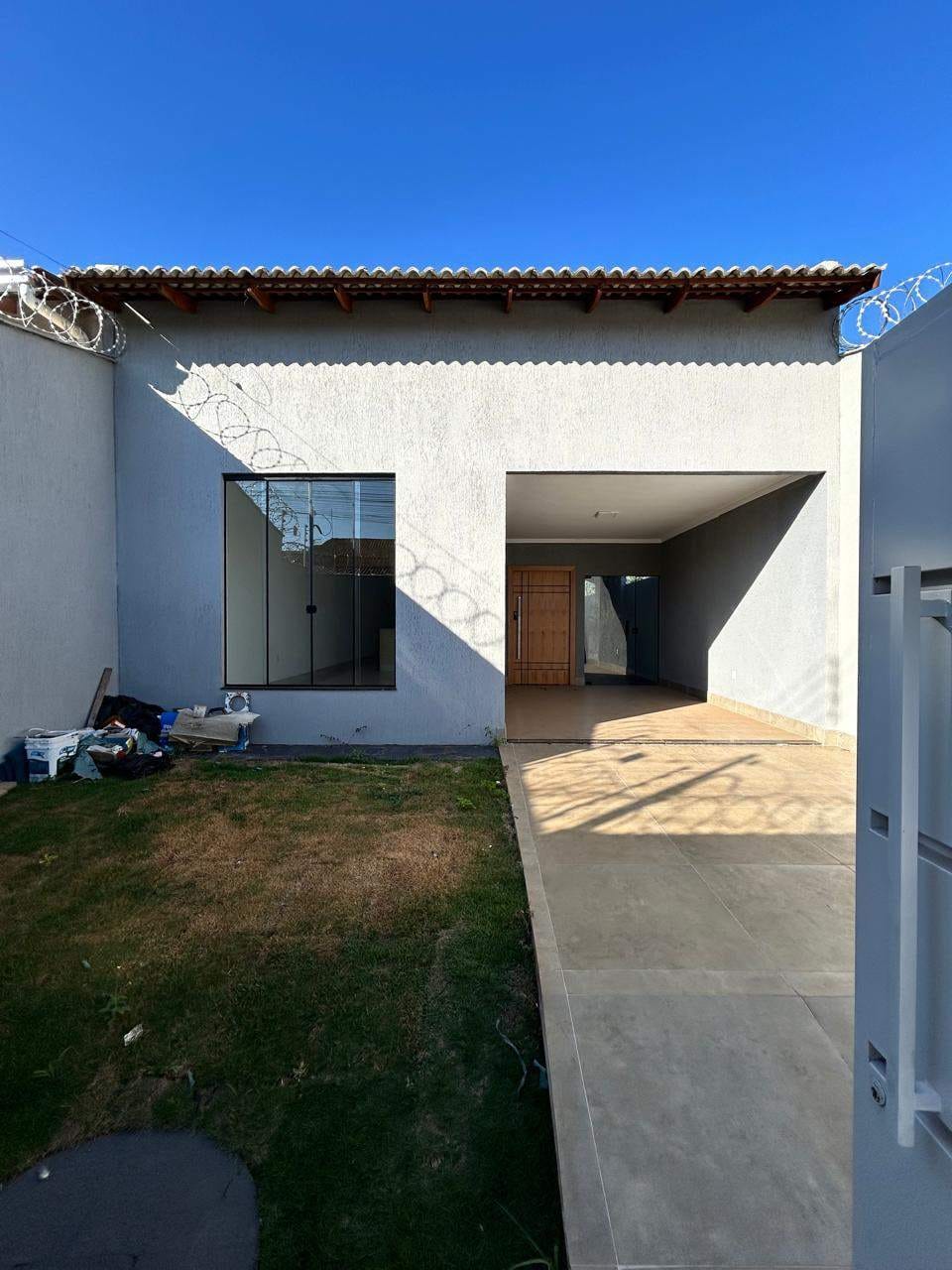 Casa à venda com 3 quartos, 132m² - Foto 1