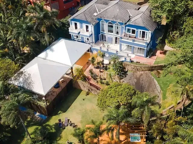 Casa com 3600m² 5 quartos e 4 banheiros, à venda, no bairro Cacupé em Florianópolis