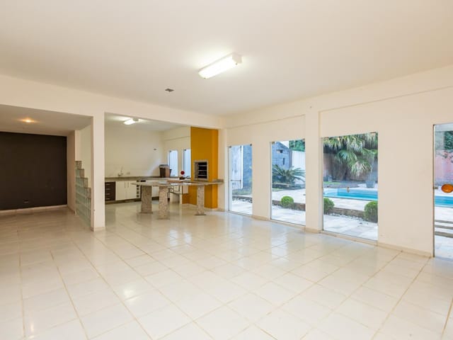 Casa com 337m² 4 quartos e 5 banheiros, à venda, no bairro Abranches em Curitiba