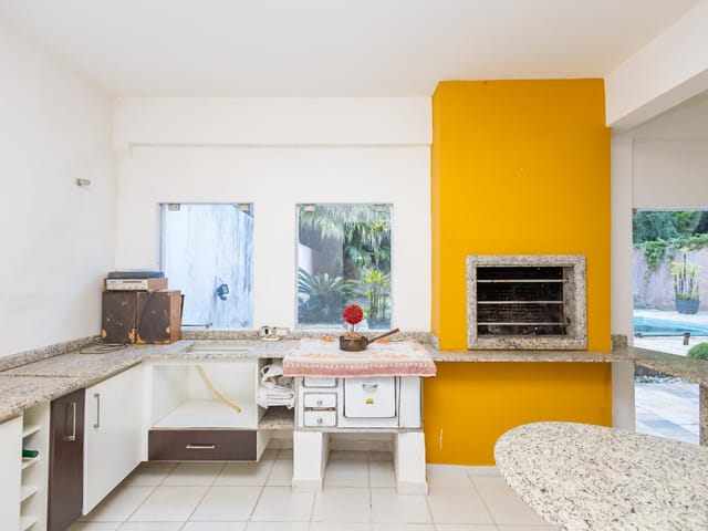 Casa com 337m² 4 quartos e 5 banheiros, à venda, no bairro Abranches em Curitiba