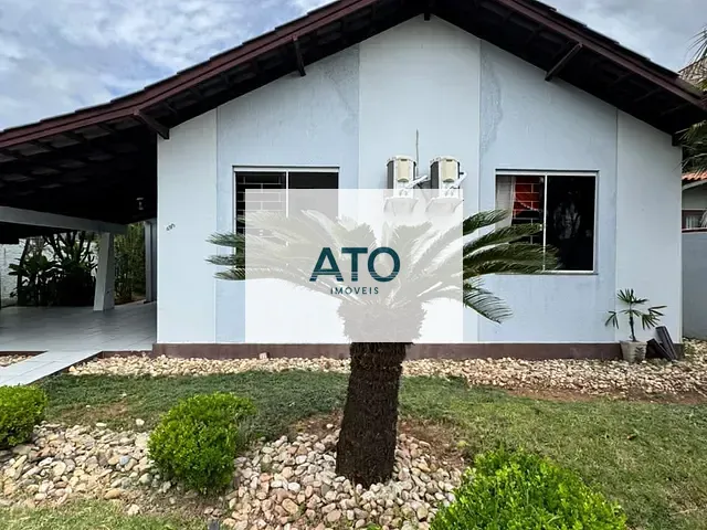 Casa 3 quartos e 3 banheiros, para alugar, no bairro Centro em Tijucas