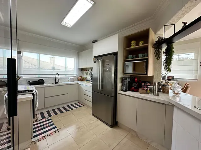 Casa com 660m² 3 quartos e 5 banheiros, à venda, no bairro Jardim Menegazzo em Apucarana