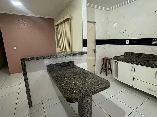 Casa com 200m² 3 quartos e 3 banheiros, à venda, no bairro Vale Quem Tem em Teresina