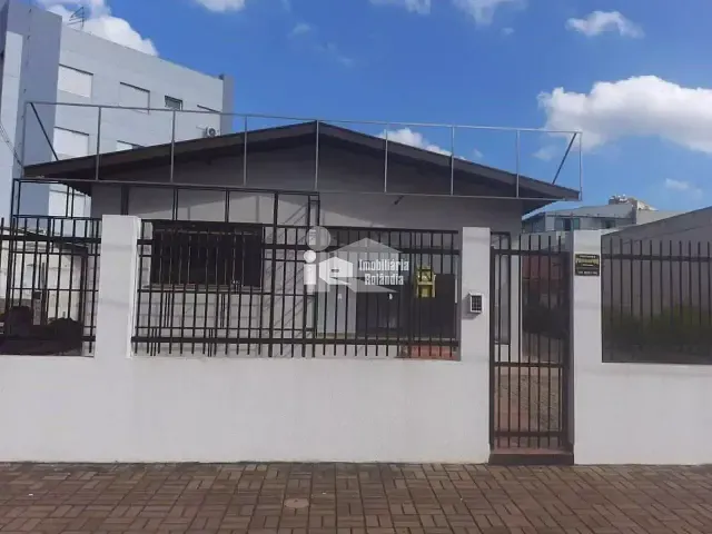 Casa para alugar, no bairro Centro em Rolândia