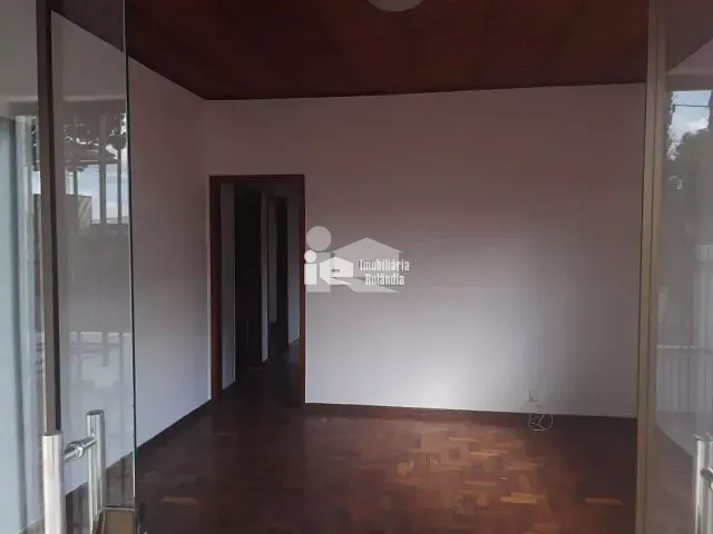 Casa para alugar, no bairro Centro em Rolândia