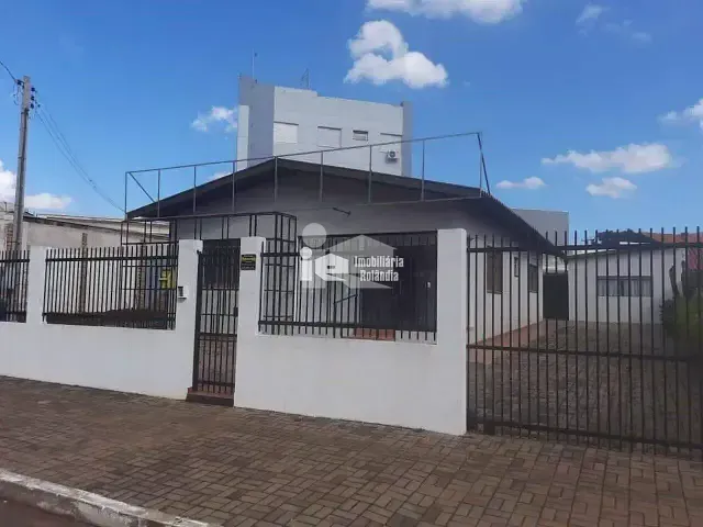 Casa para alugar, no bairro Centro em Rolândia