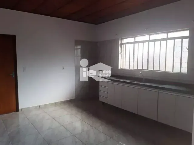 Casa para alugar, no bairro Centro em Rolândia
