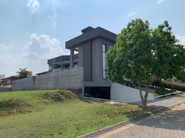 Casa com 760m² 4 quartos e 3 banheiros, à venda, no bairro Condomínio Reserva do Paratehy em São José dos Campos