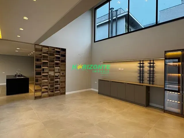 Casa com 461m² 4 quartos e 6 banheiros, à venda, no bairro Condomínio Residencial Alphaville II em São José dos Campos