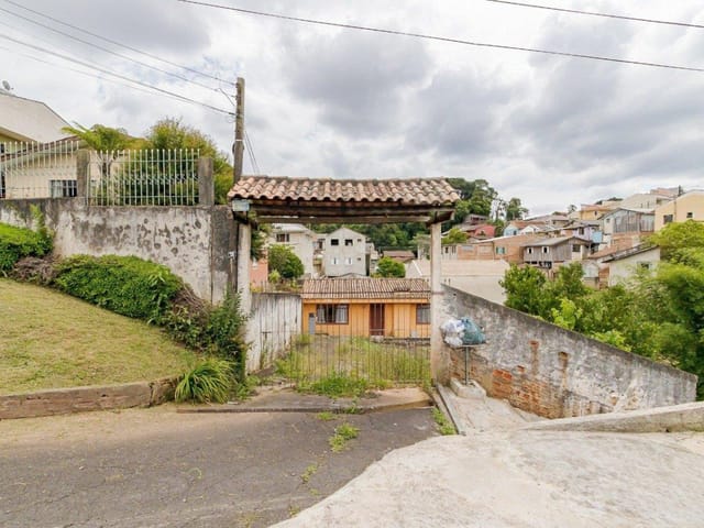 Casa com 570m² 3 quartos e 2 banheiros, à venda, no bairro São Braz em Curitiba