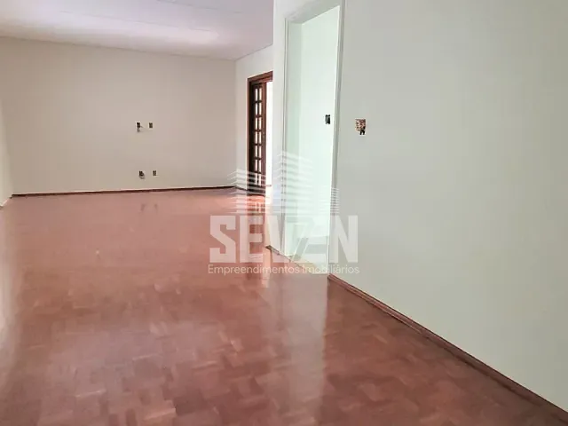 Casa com 378m² 3 quartos e 2 banheiros, à venda, no bairro Madureira em Bauru