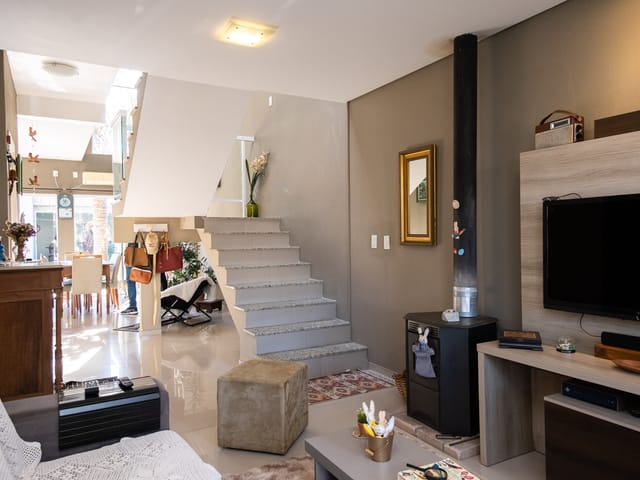 Casa com 221m² 3 quartos e 4 banheiros, à venda, no bairro Laranjal em Pelotas
