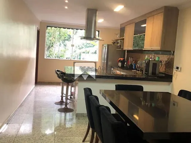 Casa com 325m² 5 quartos e 2 banheiros, à venda, no bairro Itacoatiara em Niterói