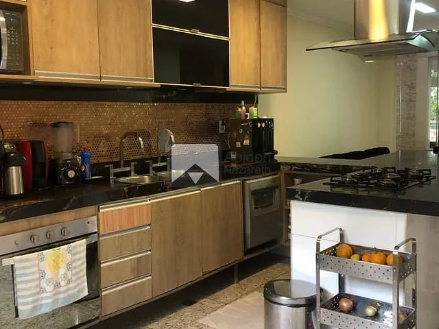 Casa com 325m² 5 quartos e 2 banheiros, à venda, no bairro Itacoatiara em Niterói