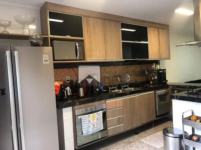 Casa com 325m² 5 quartos e 2 banheiros, à venda, no bairro Itacoatiara em Niterói
