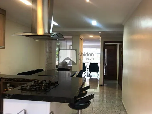 Casa com 325m² 5 quartos e 2 banheiros, à venda, no bairro Itacoatiara em Niterói