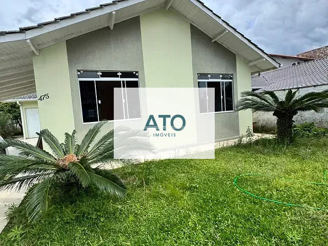 Casa 4 quartos e 3 banheiros, para alugar, no bairro Centro em Tijucas
