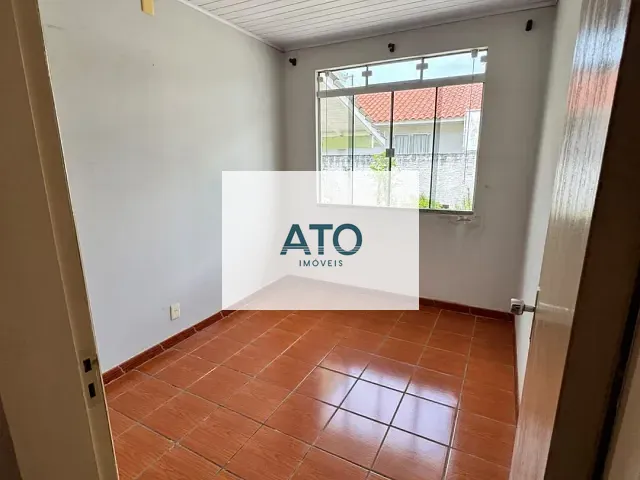 Casa 4 quartos e 3 banheiros, para alugar, no bairro Centro em Tijucas