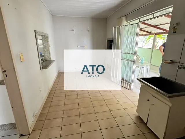 Casa 4 quartos e 3 banheiros, para alugar, no bairro Centro em Tijucas
