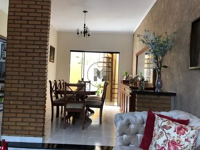 Casa com 250m² 3 quartos e 3 banheiros, à venda, no bairro Parque das Árvores em Guaratinguetá