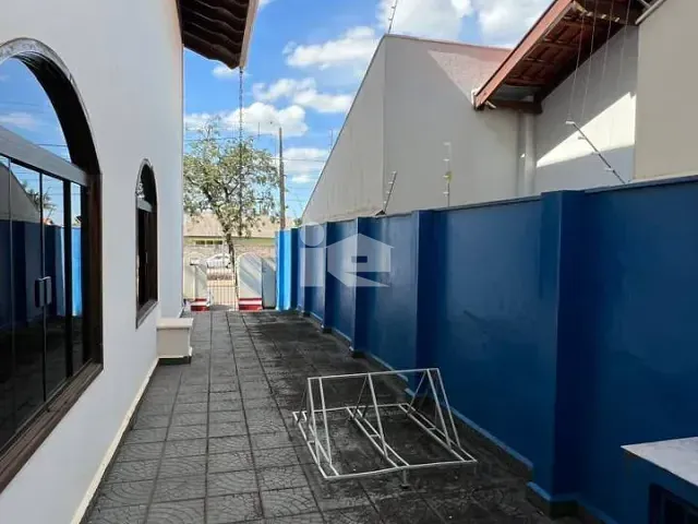 Casa para alugar, no bairro Centro em Rolândia