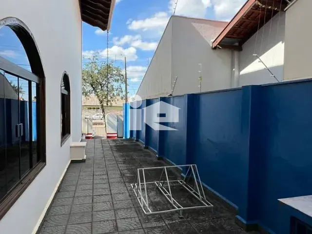 Casa para alugar, no bairro Centro em Rolândia