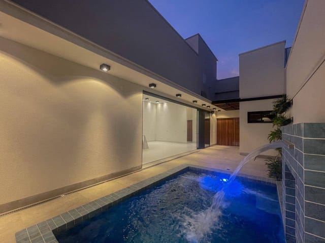 Casa com 314m² 3 quartos e 4 banheiros, à venda, no bairro Aquarela das Artes em Sinop