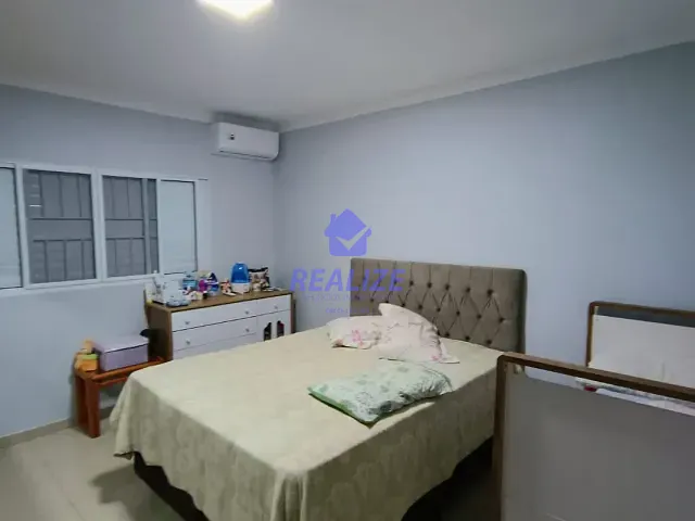 Casa com 250m² 2 quartos e 2 banheiros, à venda, no bairro Residencial Ouro Verde em Botucatu